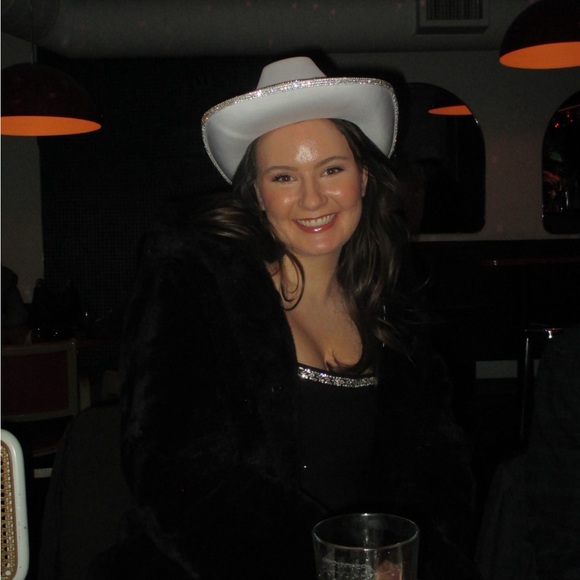 Meet your Posher, Bridgette - Picture 1 of 1